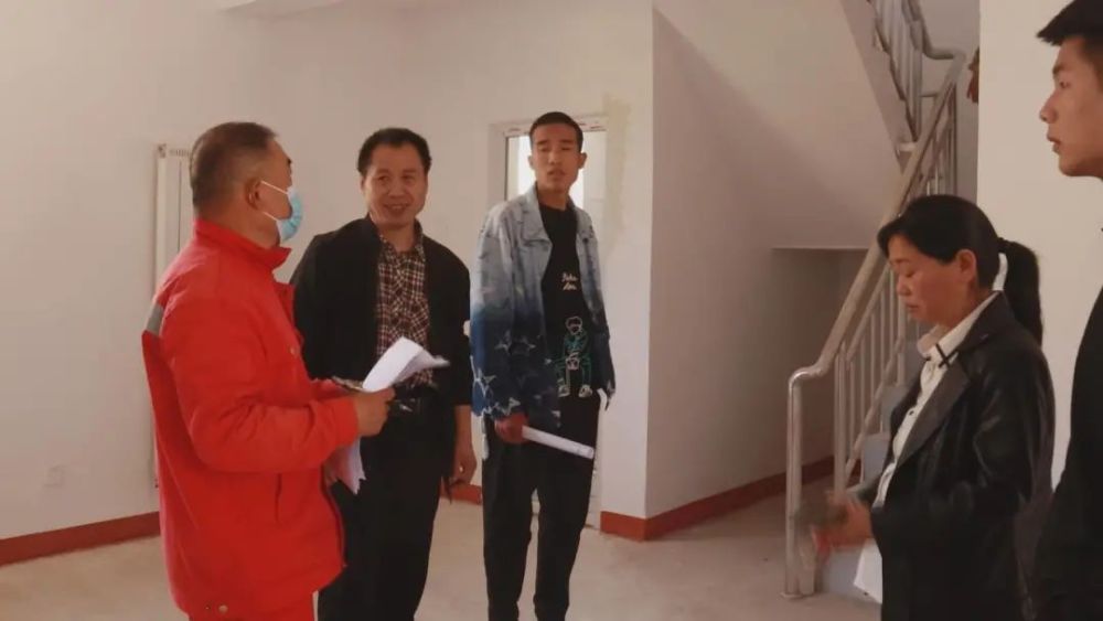 村民有序進入現場抽取選房順序號