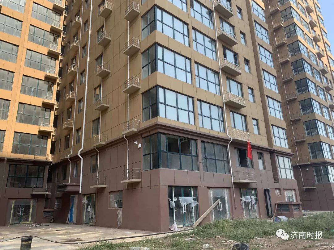 開發(fā)方與建筑方有糾紛各自對(duì)外賣房