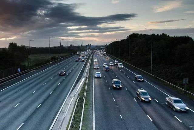 旁邊據(jù)說(shuō)是要建一個(gè)大型商場(chǎng)叫香雪城