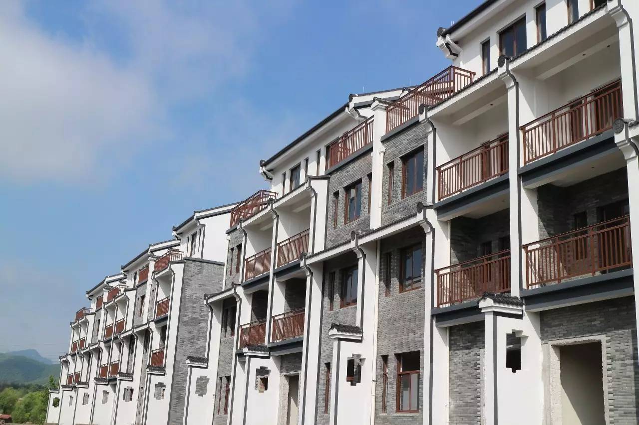 多年后卻是很多人記憶中永遠回不去的故鄉